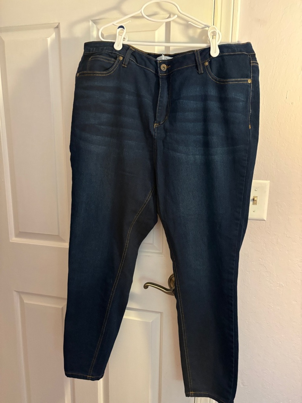 Ellen Tracy Dark Blue Ankle Jeans